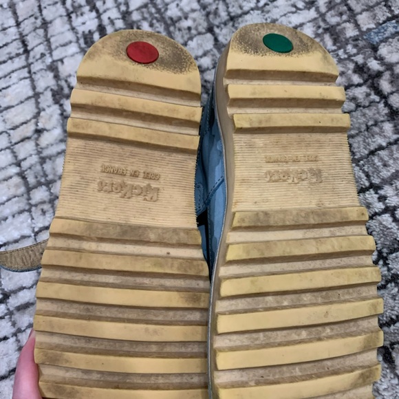 Kickers - Picture 3 of 5